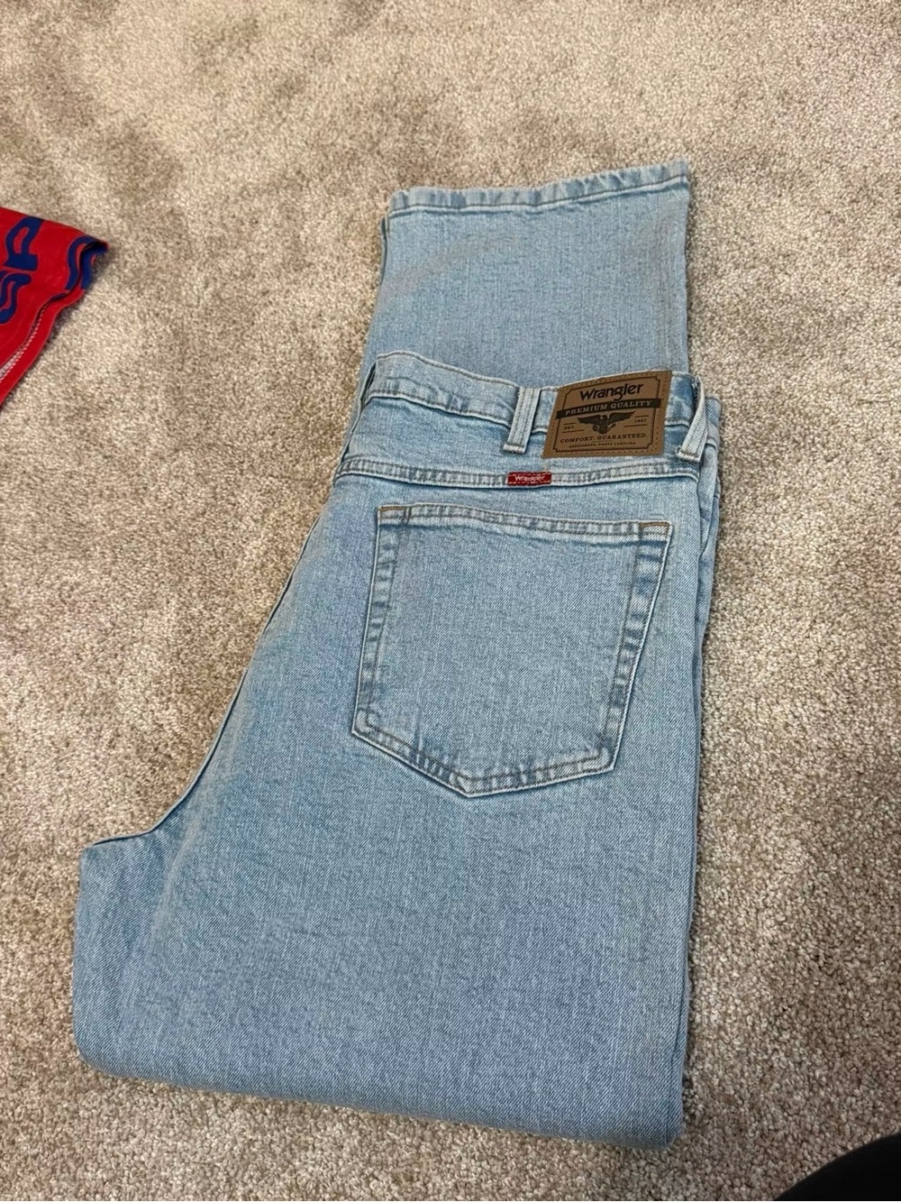 Wrangler Men’s Light Wash Straight Leg Jeans